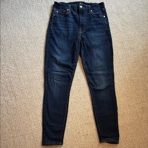 Women’s dark denim 7 straight leg jeans, in amazing condition